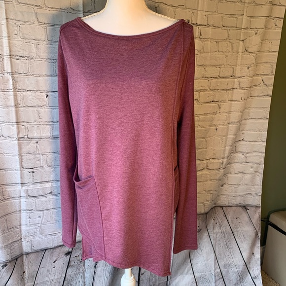 Simply Vera Vera Wang Tops - NWT Simply Vera top. Dark Purple. XL